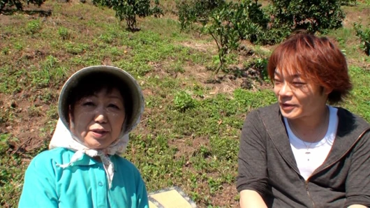 A076G11 A mature woman in her sixties is about to apply for AV. Nymphomaniac SEX in the shade of a tree in the forest!