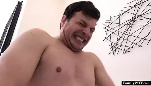 Bizi yakaladığında mutlu değildi.