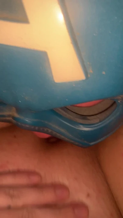 Незабываемый момент из "Капитан Американец спасает клитор"