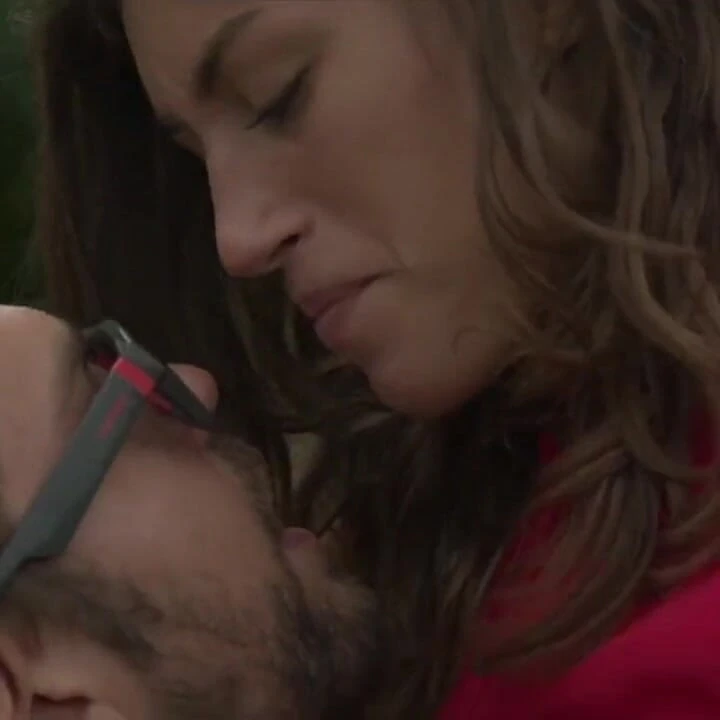 Çalıların arasında Juan Lucho ve Julia Roca