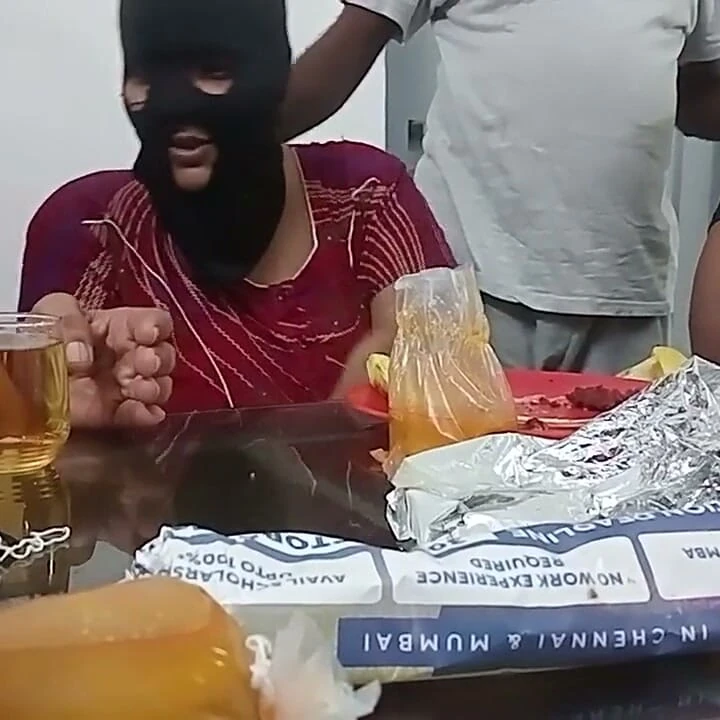 Yemek masası ateşli edepsiz ön sevişme konuşuyor