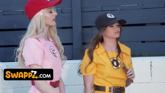 Azgın gençler sadece üvey babalarının taşaklarını kullanıyorlarsa top oynamak istiyor