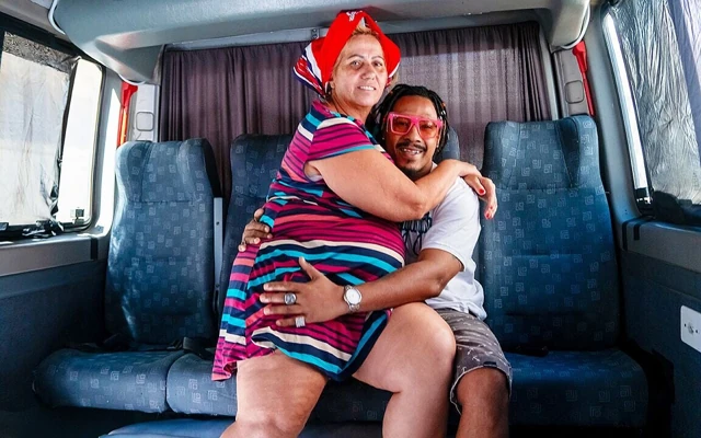 Anal seven olgun otobüste sikimi emiyor