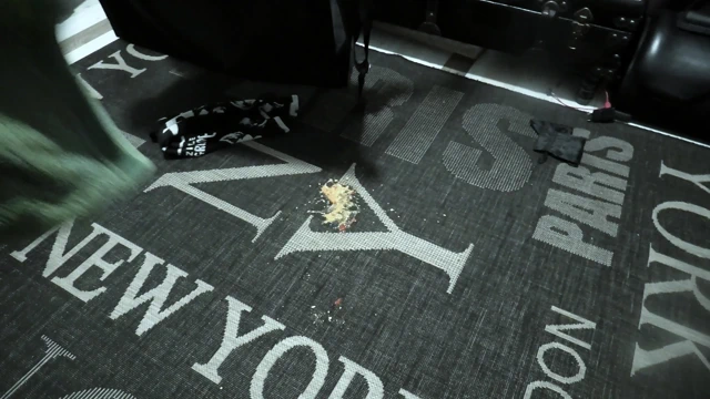 Osurduktan sonra popo yalama ve derin boğaz ta ki o yukarı çıkana kadar