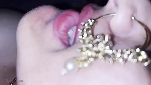 Ateşli seksi desi evli kadın Hintli yenge genç kız romantik seksi genç kız Natasha baştan çıkarıyor ve ateşli sikişiyor