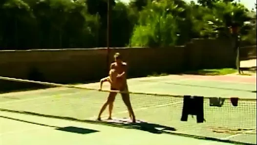 Sıcak sarışın var sportif sikme