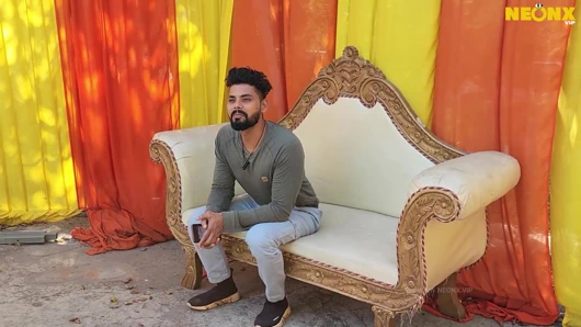 ATEŞLI GARSON CHAMPA DIAMOND BÜYÜK BIR YARAK MÜŞTERISI ILE SIKIŞIYOR