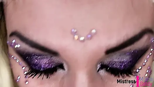 Giantess seni canlı canlı yemeden önce salya akıtıyor ve boşalıyor