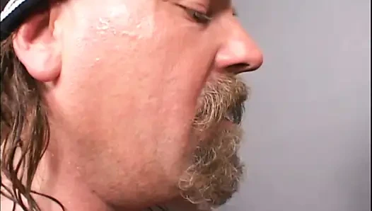 Sarışın azgın orta yaşlı seksi kadın büyük bir yarakla seks yapıyor