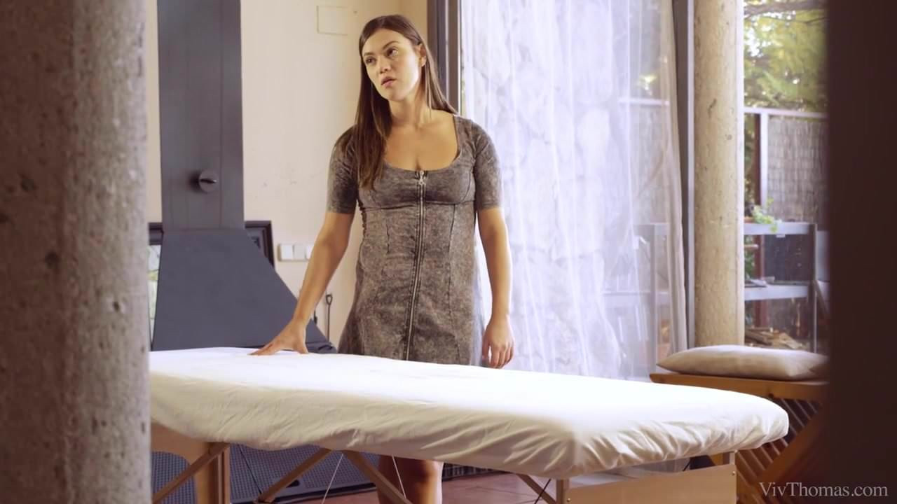 Alyssa reece verir taissia bir masaj
