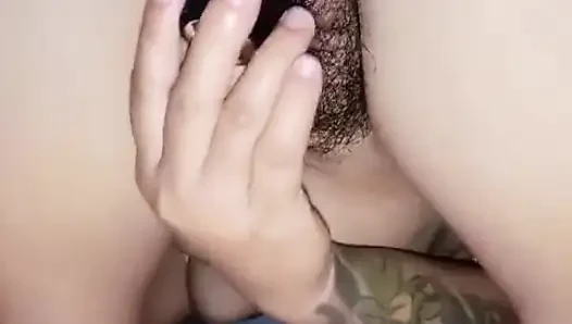 Kıllı amcığımı vibratörle oynadım