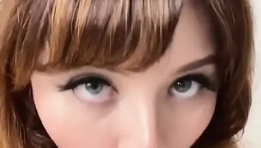 Burada senin için güzel uzun ve şapırtılı bir oral seks var çünkü gerçekten sana biraz gıdımlamak ve boşalmana yardım etmek istiyorum