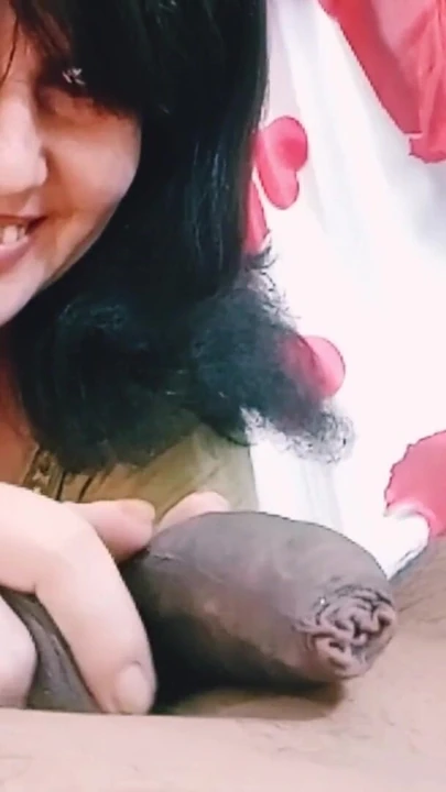 Ahlaksız orta yaşlı seksi kadın akıllara durgunluk veren yakın çekim oral seks | Klip 1