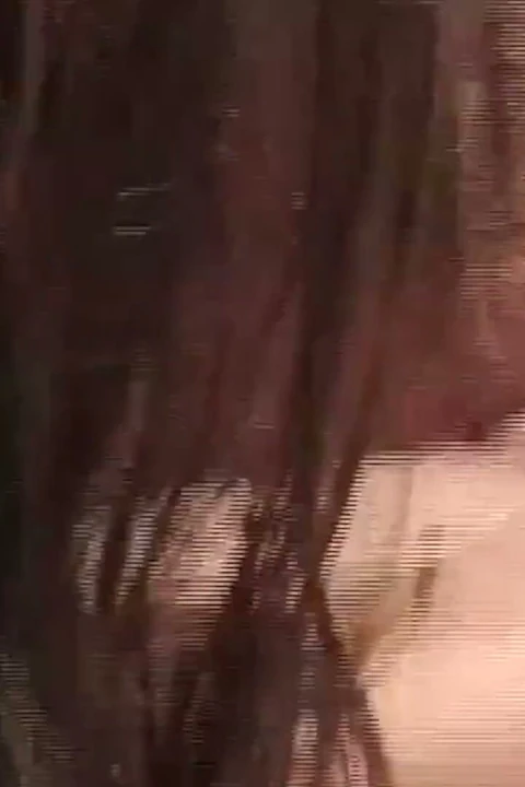 Açık havuz yine büyük göğüslerin sıçraması ve parlamasına açık