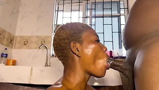 Yemek yapmak istiyorum ve erkek arkadaşım beni sikmek istiyor