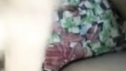 Milf seviyor ona yapay penis