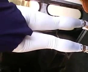 Culo en licra blanca