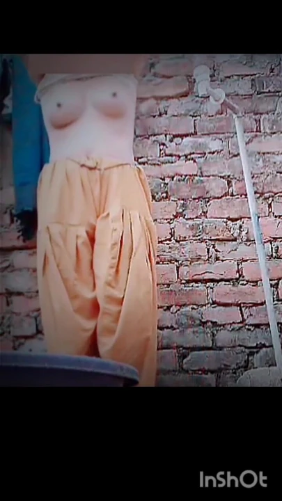 Sevimli bakire Hintli mba kız banyoda tek başına çıplak video burada. Seksi figürlü bu Hintli genç kız yapıyor... | Klip 1