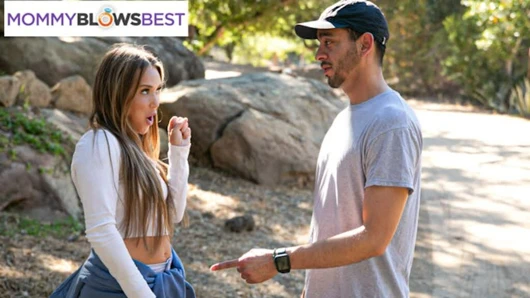 Sıcak sarışın komşum yürüyüşten sonra çükümü emdi