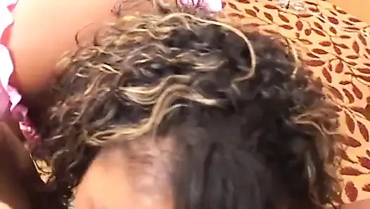 Birkaç yaramaz dolgulu zenci kız Queen B ve Vanity Cruz öğretmenden dil becerilerini imrove etmesini istedi