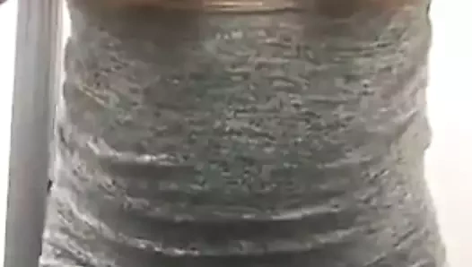 Sıcak boob kız içinde sıkı elbise gösterir onu göğüsler