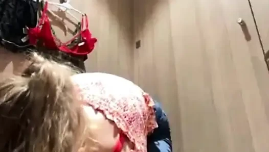 Public Squirting in the changing room with jucielussie