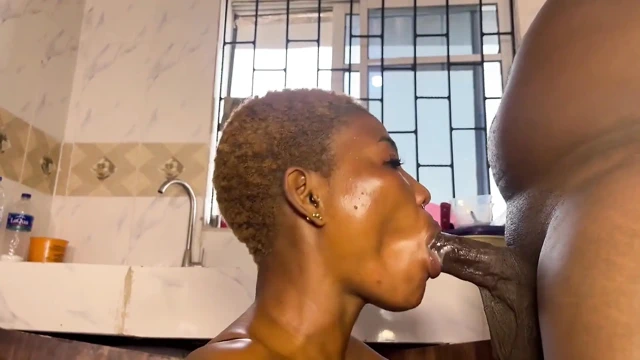 Yemek yapmak istiyorum ve erkek arkadaşım beni sikmek istiyor