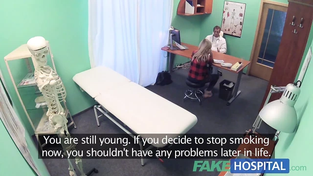 Sahte hastane minyon sarışın deepthroats bir kalın çük