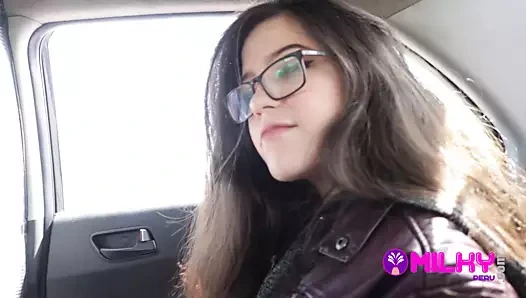 Greta'nın taksi ücretini ödemenin bir yolu yok ve bana pembe amını teklif ediyor