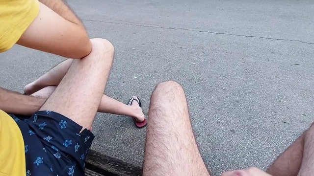 Охлаждение в парке с новым приятелем (некоторые дрочат, писают, светят)