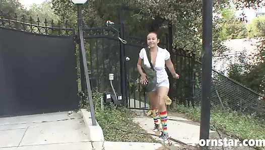 Zenci bebek Lucy Rayne zenci bir adamla sikişiyor