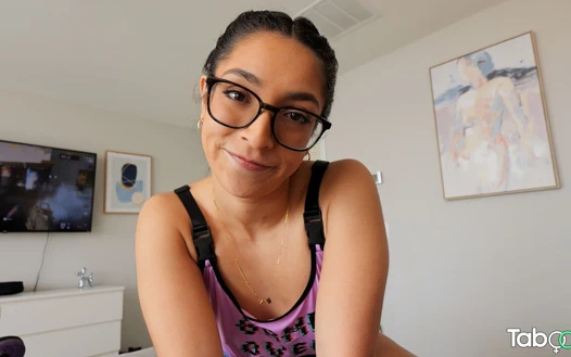 Üvey kız kardeş çok dikkat dağıtıcı - Madison Wilde