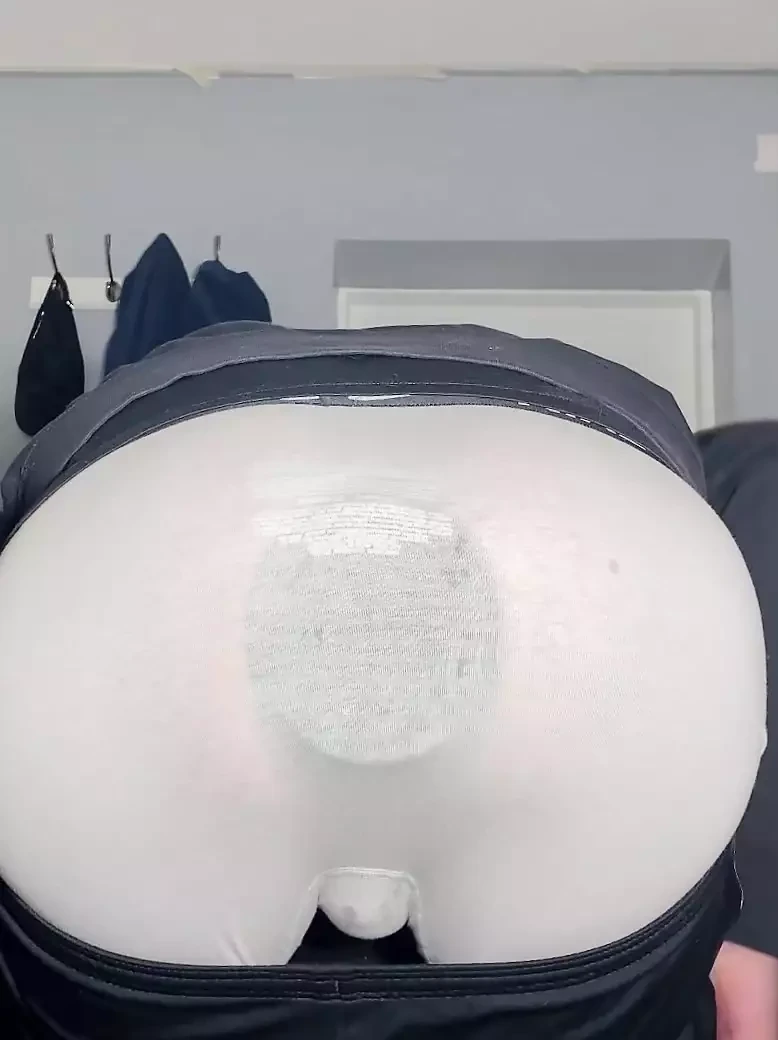 Scally lad shows off his stretched hole