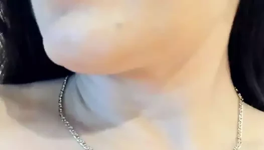 Mükemmel seksi bayan amatör videoda kirli oynuyor