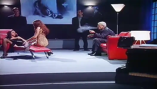 Aldatılan adam karısını iki sevgilisine siktiriyor