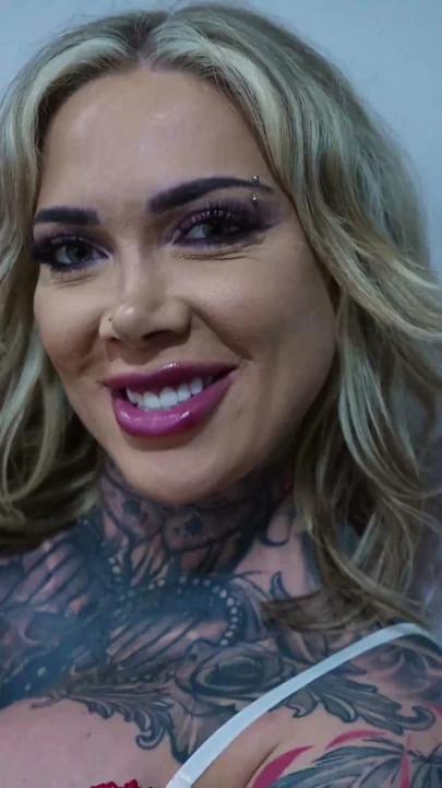 Tatoo Hottie ile ateşli bts