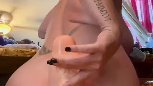 Bu büyük yarağa boşalıyor