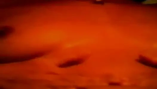 Kathy göğüslerini yağlıyor video 2