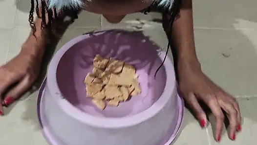 İtaatkar yeme ikramları ve havlama