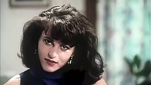 Gerçek aşk yok bu yüzden bu sürtükler vahşi bir grup sekste durmadan sikişiyor