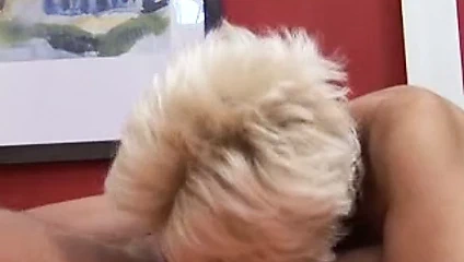 Ateşli milf, oral seks yap.