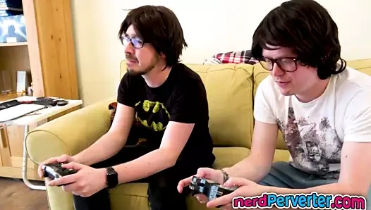 sarışın afet veren bjs için iki nerds