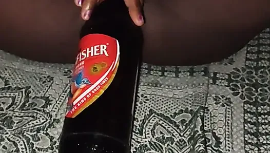 Karım içine bir şişe bira koydu.