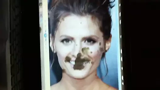 Stana Katic boşalıyor
