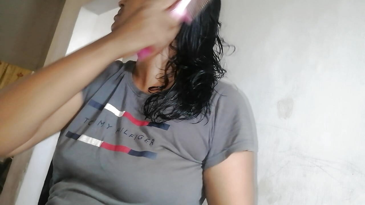 Neibor orta yaşlı seksi kadın - kocası gelmeden önce eve dönmek için giyiniyor