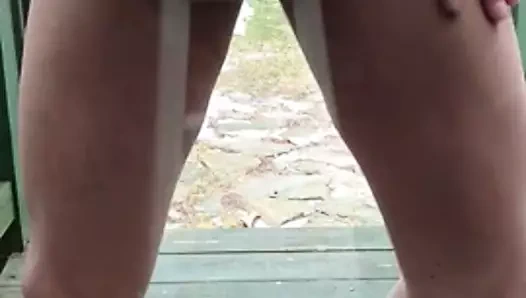 Cum atış üzerinde cam kapı dışında giyen külotlu çorap