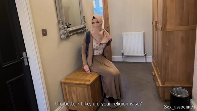 Делюсь кроватью с моей застенчивой арабской мачехой