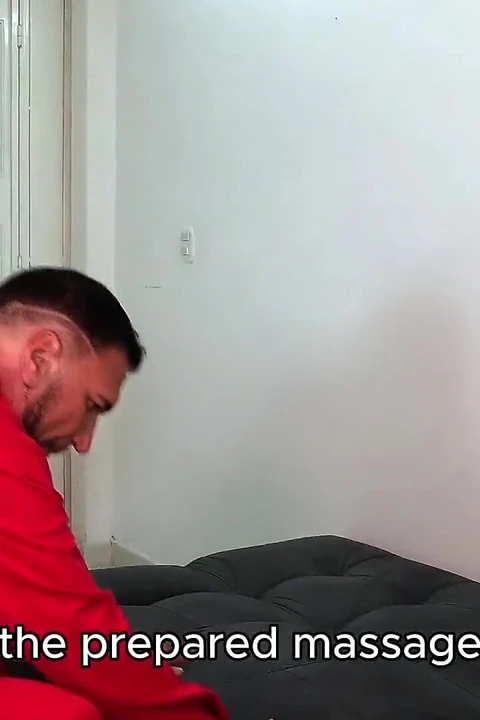 Я иду на массаж клиентку и трахаю ее, потому что ее муж попросил меня сделать это.