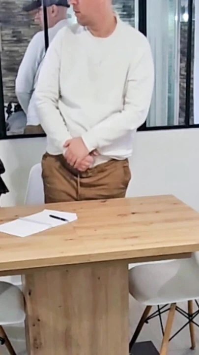 Незабываемый момент из "Учитель английского застукал его за мастурбацией под столом. Она сосет у него и раздвигает бедра"