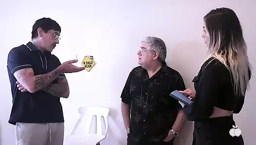 Maria'nın yerine yeni sekreter geliyor. Ağzım sütle dolu oluyor